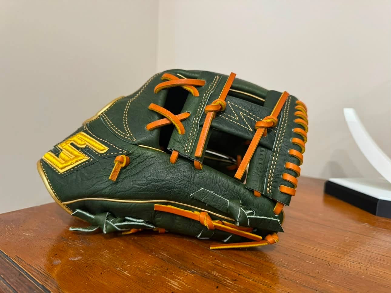 FIVE 5th Anniversary Dinosaur Limited Edition Baseball Glove 11.5" RHT Made in Japan